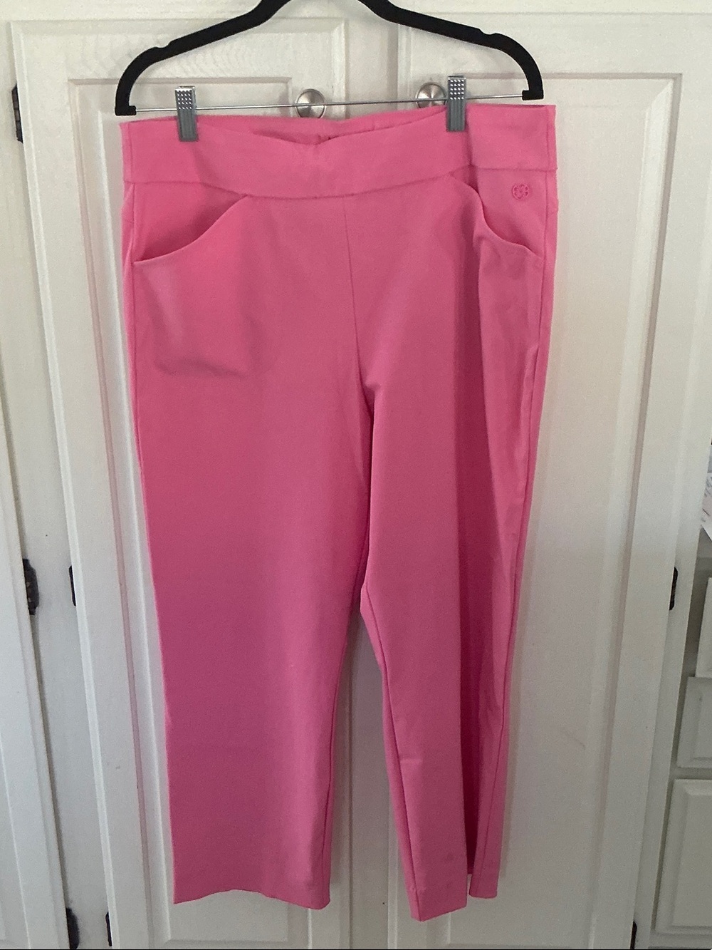 Lilly Pulitzer UPF 50+ Luxletic® 28” Corso Pant in gorgeous Aura Pink, size 12.